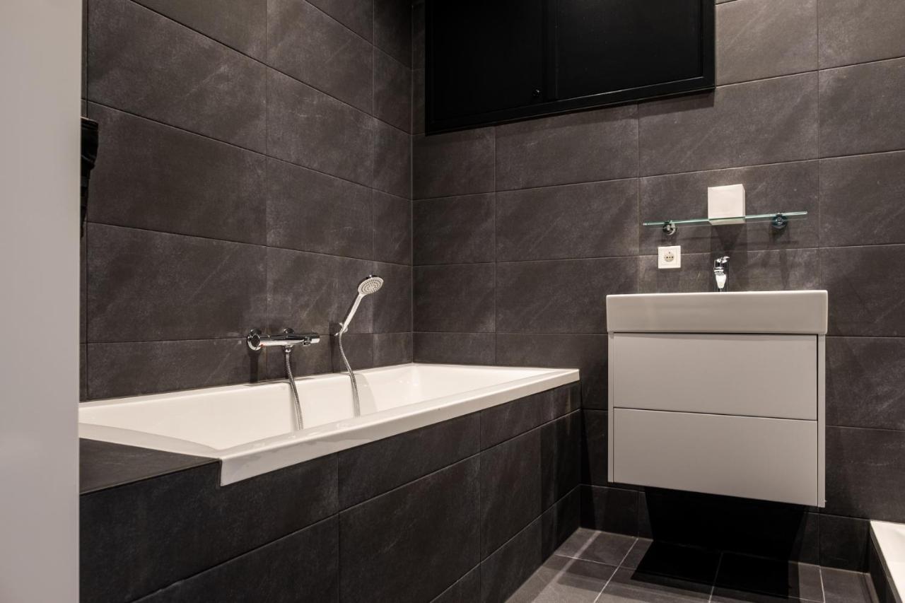 Roarmond Nero Office Hotel & City Cafe מראה חיצוני תמונה